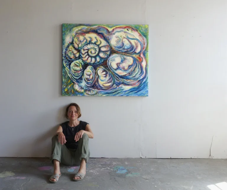 Ammonit (Wasserwesen) Ölfarbe, Walnuss-Sud auf Leinwand 100 x 120 cm, 2022
