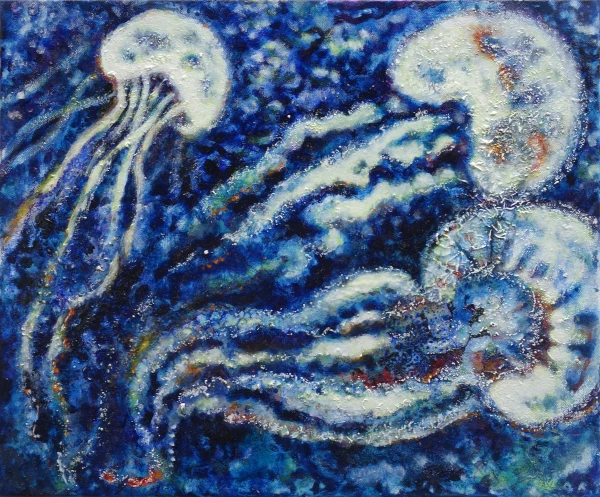„Quallen (blau)“ 50 x 60 cm, 2023 Ölfarbe, Tusche, Schelllack, irisierende Acrylfarbe, Gummiarabicum auf Leinwand