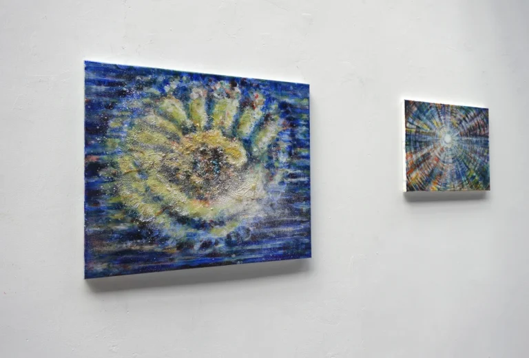 „Unterwasserblüte“ 50 x 60 cm, 2023 Ölfarbe, Schellack, Walnuss-Sud, Tusche, Gummiarabicum auf Leinwand