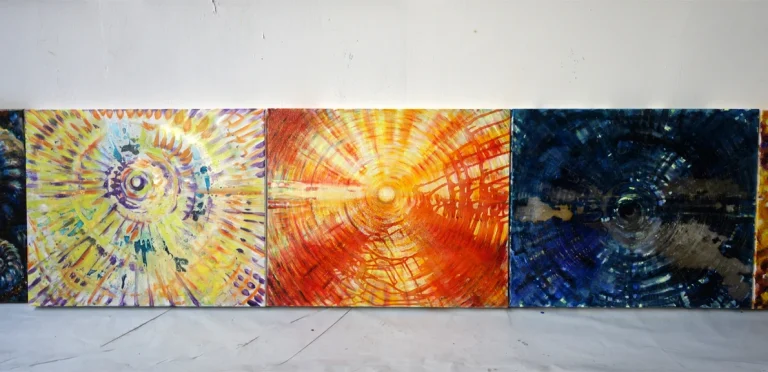 „Inneres Licht I“ 50 x 60 cm, 2023 Ölfarbe, irisierende Acrylfarben, Walnuss-Sud, Glitter auf Leinwand