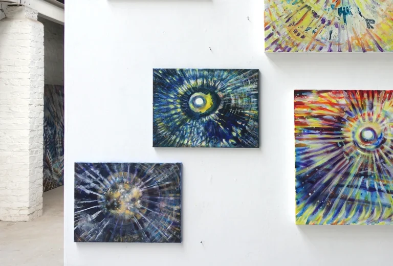 „Urbewusstsein (klein)“ 24 x 30 cm, 2023 Ölfarbe, Schellack, irisierende Farben auf Leinwand