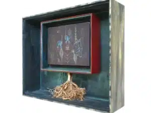 „cosmic seeds“ Handgefertigter Bildraum aus Holz mit Museumsglas, innen bedruckt mit Farnen + Zeichnung (18 x 24,5 cm von 2020 mit Kreidestift auf schwarzem Karton) + vergoldete Wurzel, insgesamt 40 x 50 x 12 cm, 2024