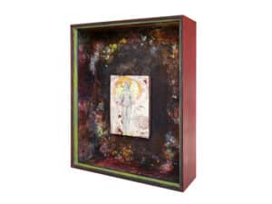 LIPSTICK-AURA - Handgefertigter Bildraum aus Holz mit Museumsglas, innen mit Erde, Pigmenten, Schellack und Glimmer bearbeitetem Papier + Zeichnung (15 x 12 cm von 2022 mit Graphit- und Farbstift, Schellack, Lippenstift auf präpariertem Papier), insgesamt 50 x 40 x 12 cm, 2024